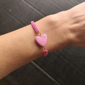Μακραμέ βραχιόλι ροζ καρδιά (ροζ σκούρο)