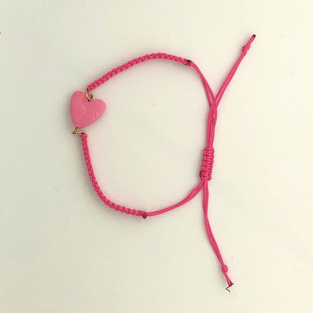 Μακραμέ βραχιόλι ροζ καρδιά (ροζ σκούρο) 2