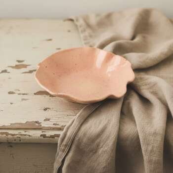 Ροζ Κεραμικό Πιάτο με Μαύρα Στίγματα 1