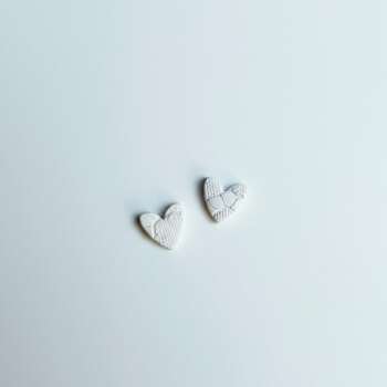 Σκουλαρίκια Pure White Τextured Hearts