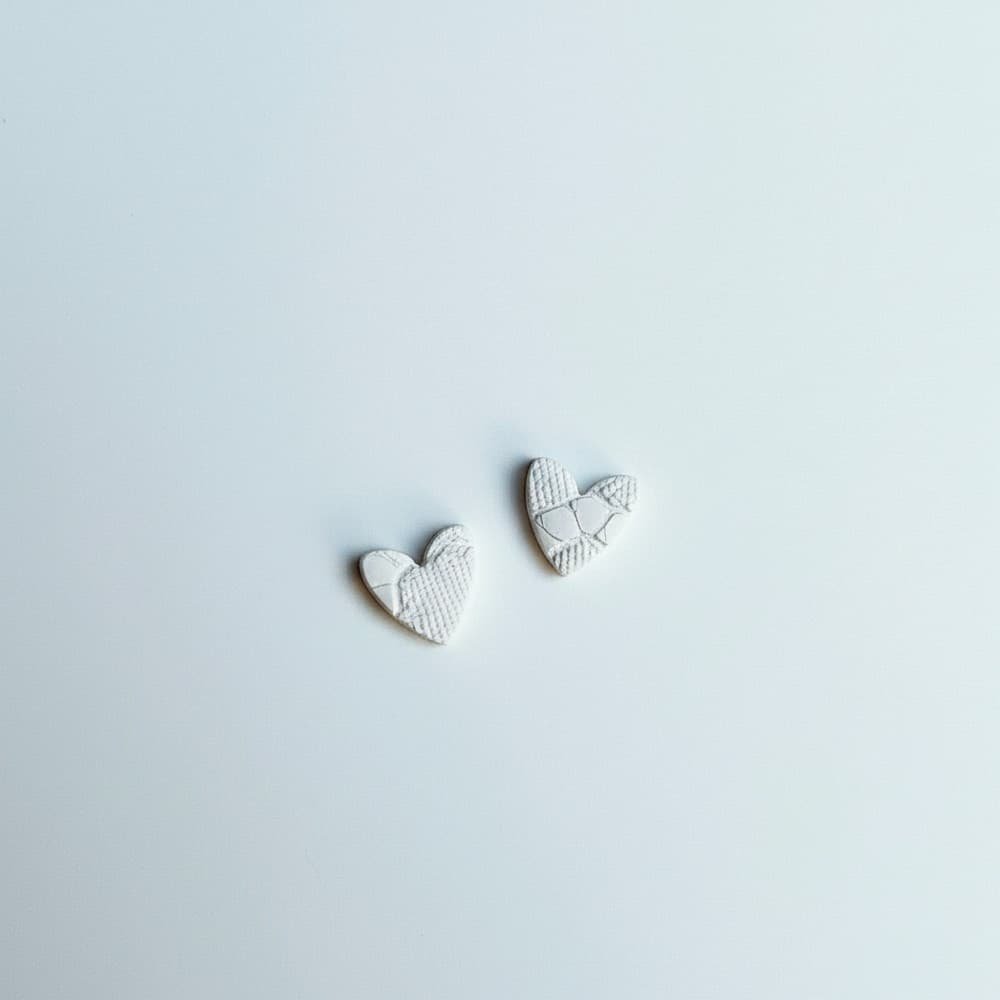 Σκουλαρίκια Pure White Τextured Hearts